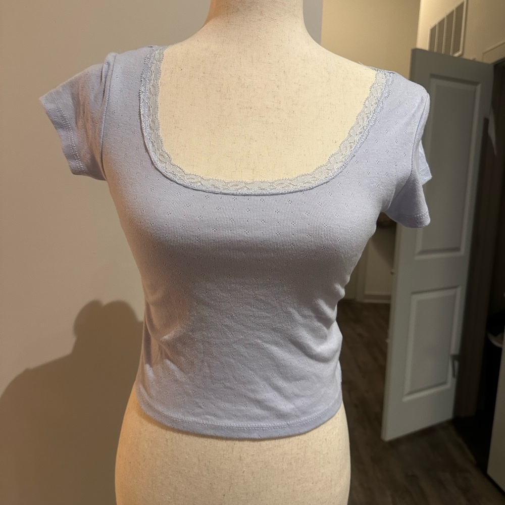 Women’s lavender Scoop Neck Lace-Trim Crop Top